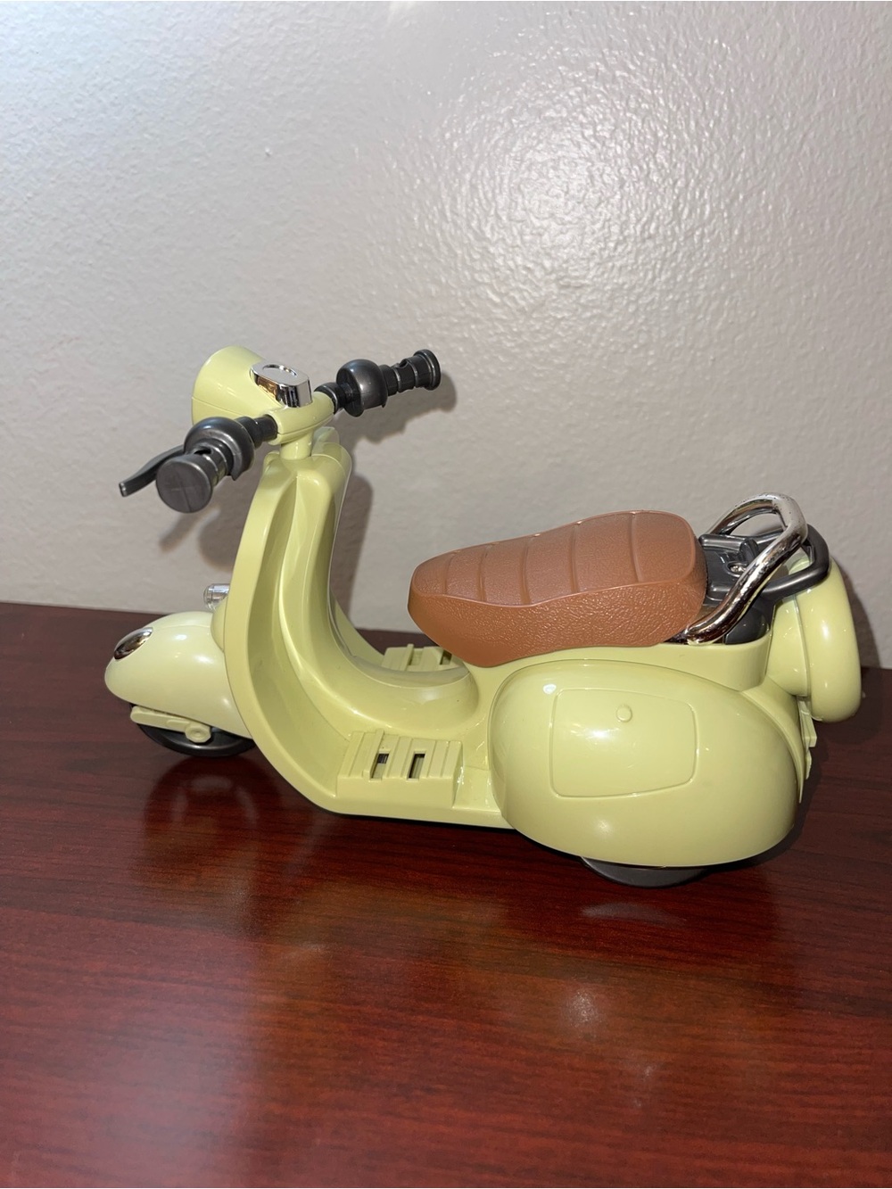 Vintage-Style Kids Scooter Toy - Cream with Brown Seat